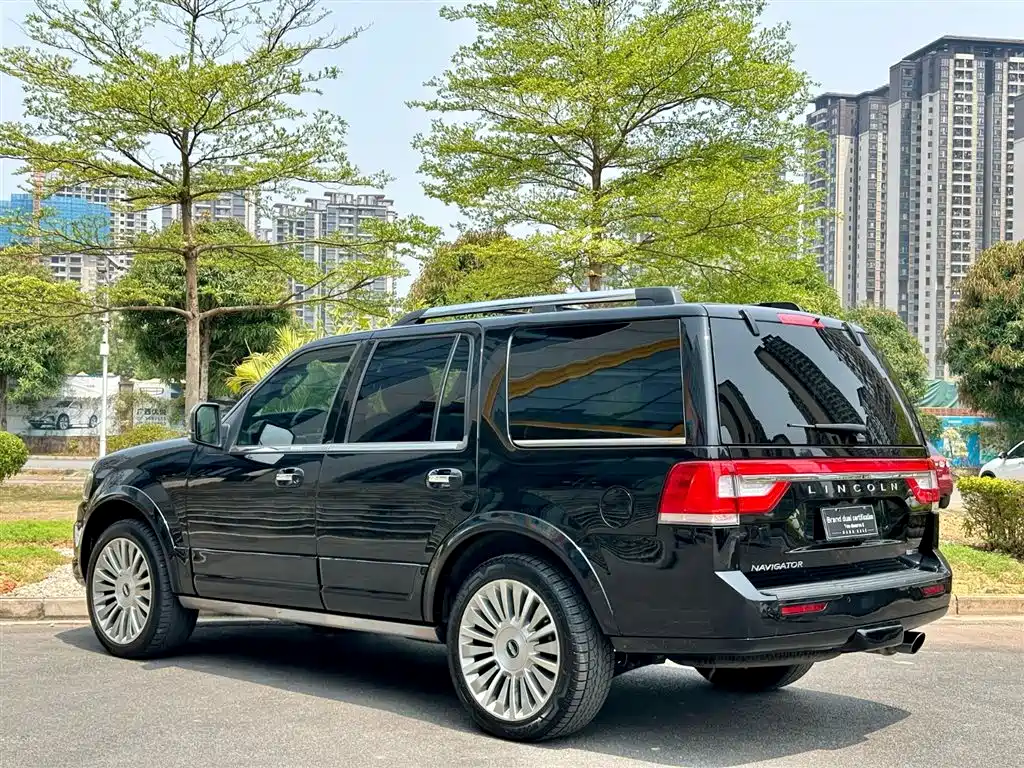 LINCOLN NAVIGATOR