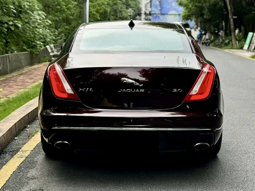 JAGUAR XJ