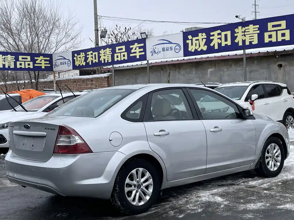 Ford Focus 2013 1.8L MT