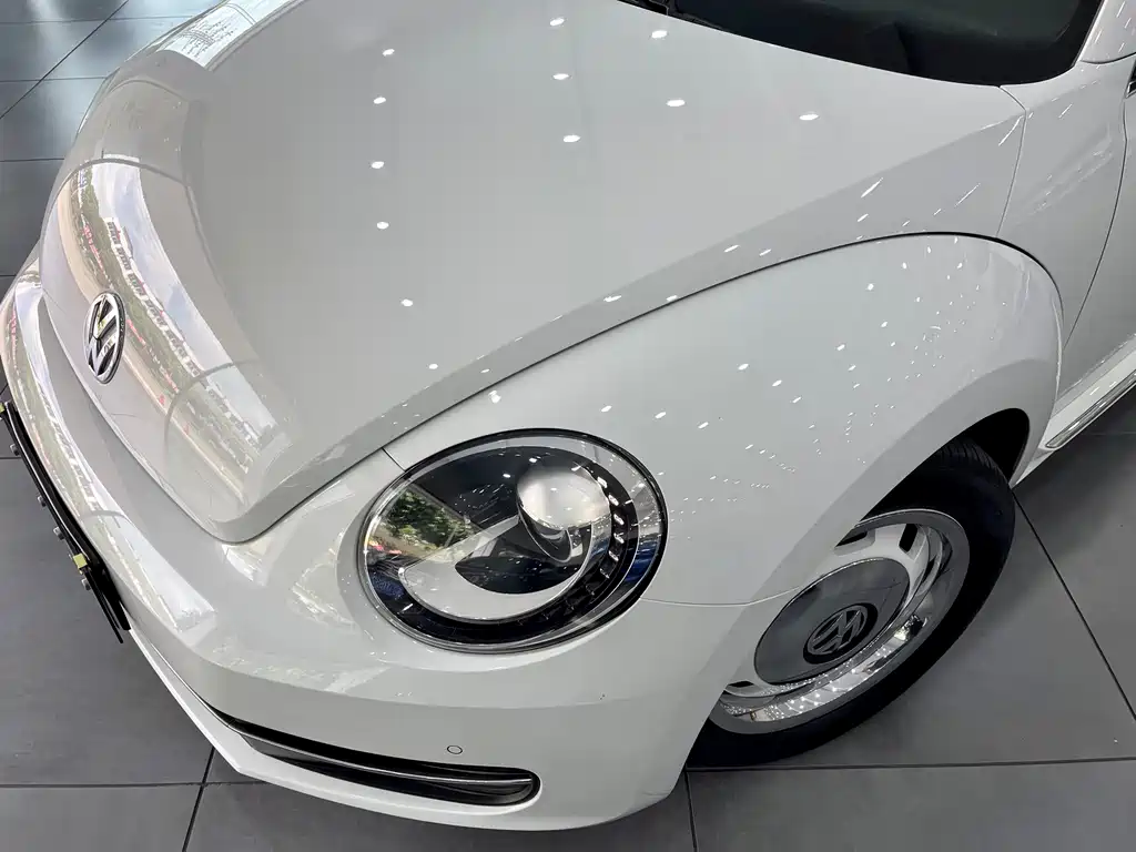VOLKSWAGEN BEETLE