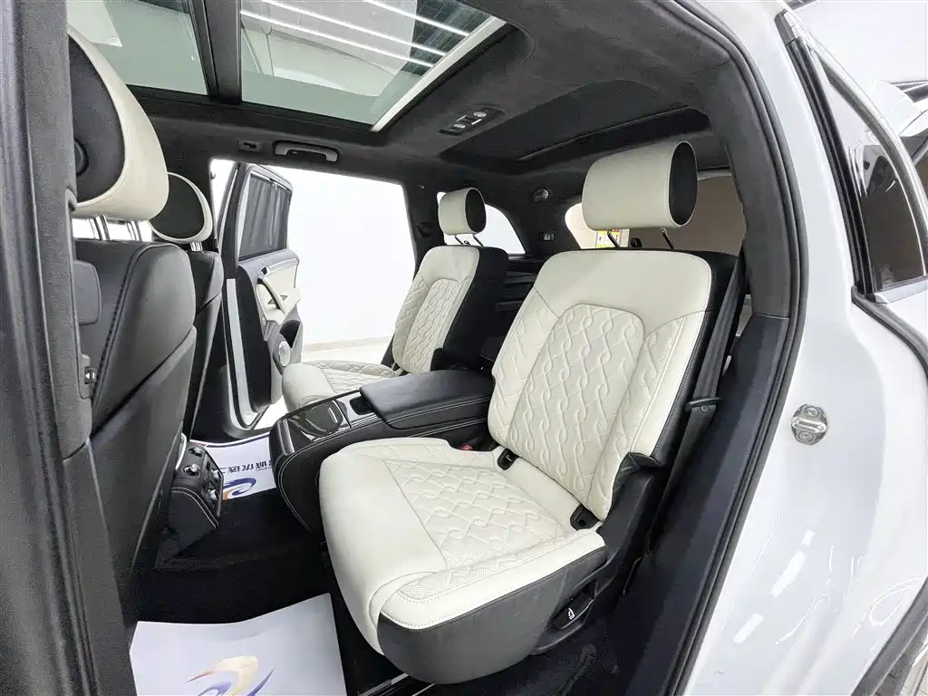 Audi Q7 2010 6.0 V12 TDI Flagship
