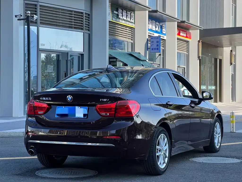 BMW 1 SERIES