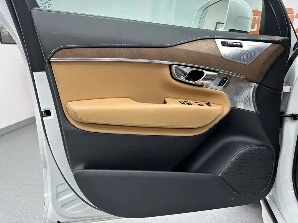 VOLVO XC90 PLUG IN HYBRID