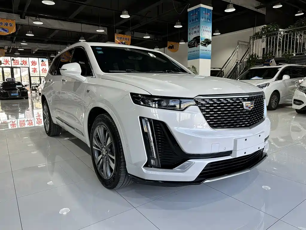CADILLAC  XT6