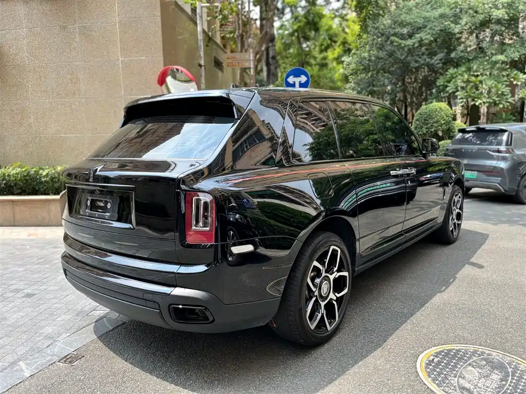 Rolls-Royce Cullinan 2018 мест