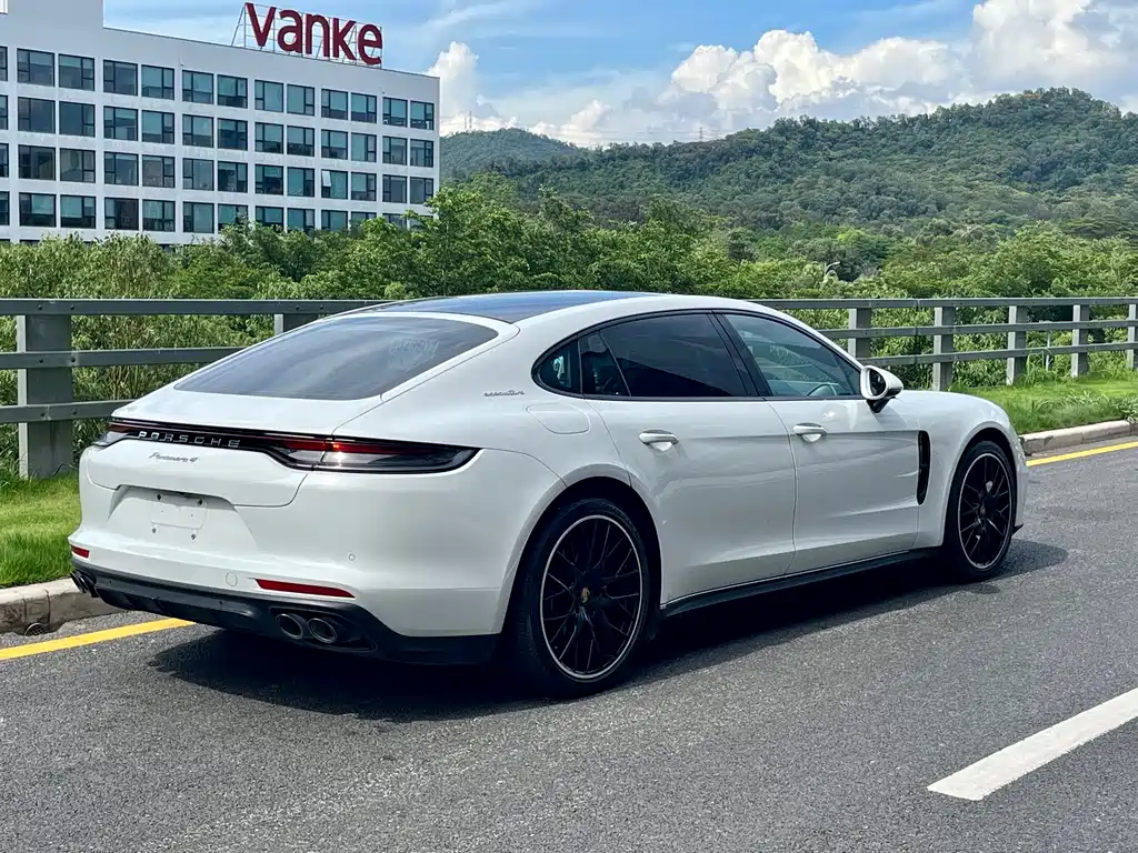PORSCHE PANAMERA