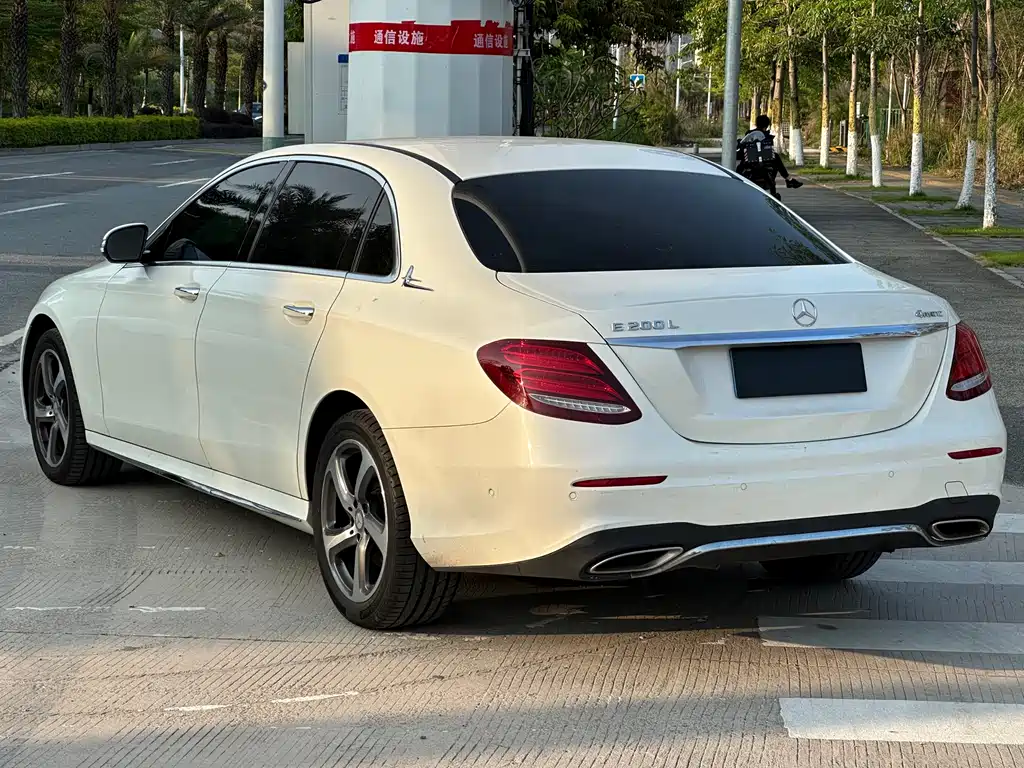 MERCEDES-BENZ E CLASS