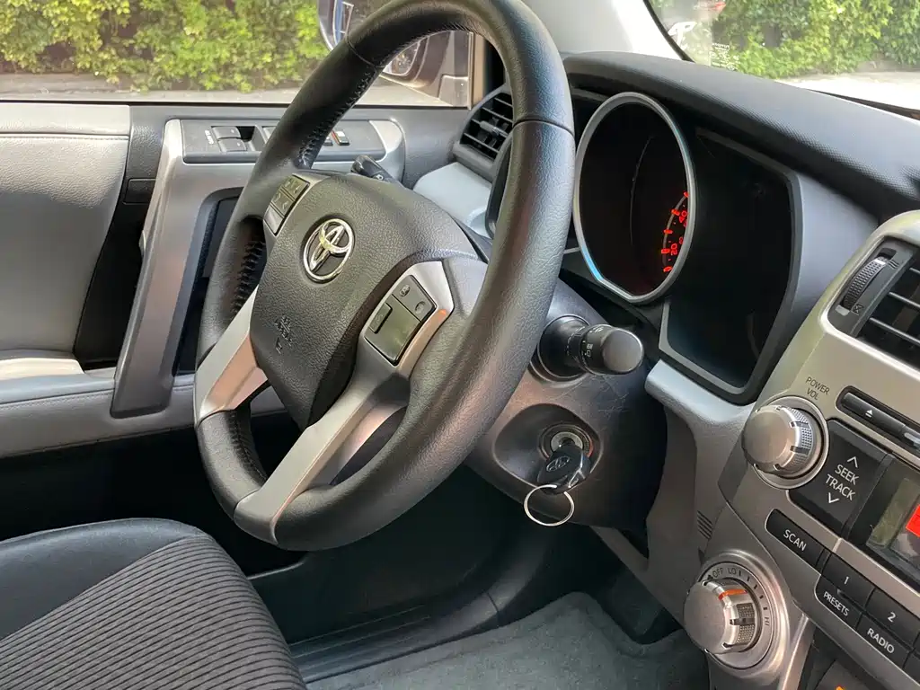 Toyota 4Runner 2014 4.0L AT