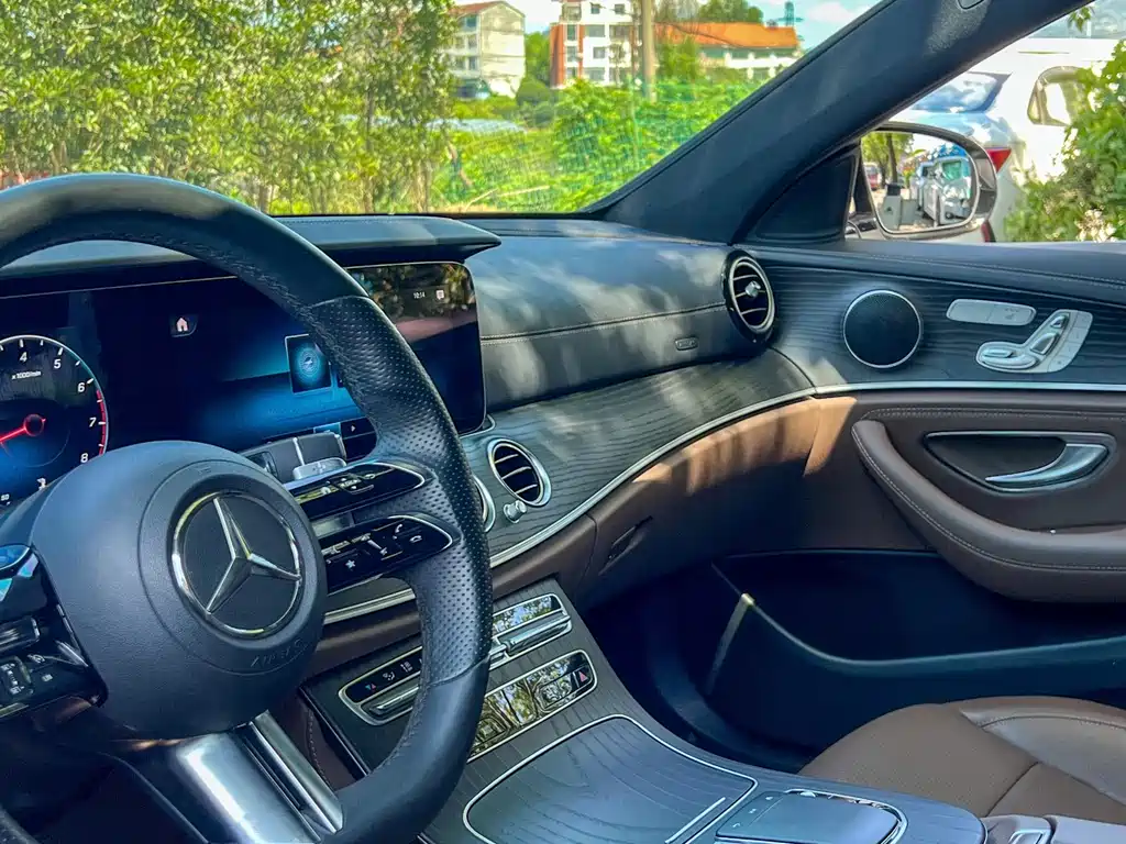 MERCEDES-BENZ E CLASS