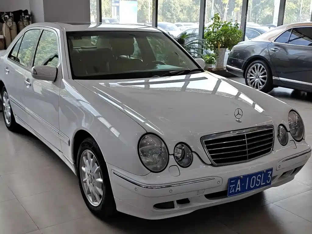 Mercedes-Benz E-Class (Import) 2001