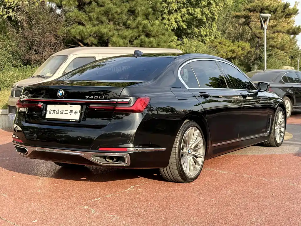 BMW 7 SERIES