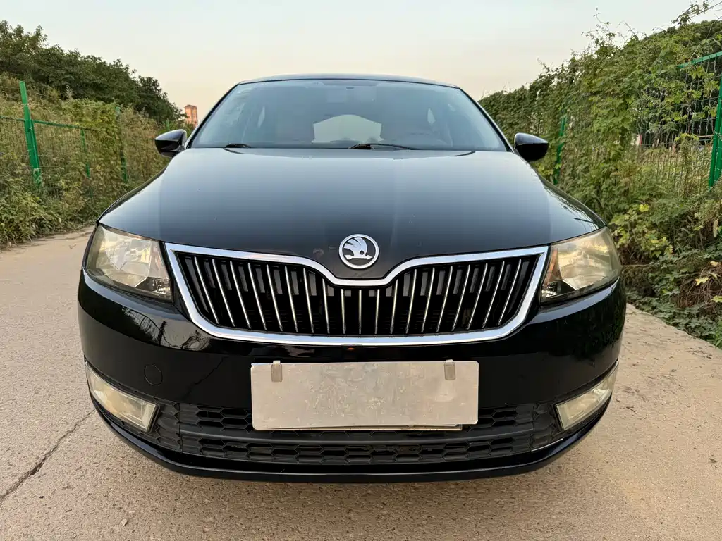 Skoda Rapid 2013 1.6L AT