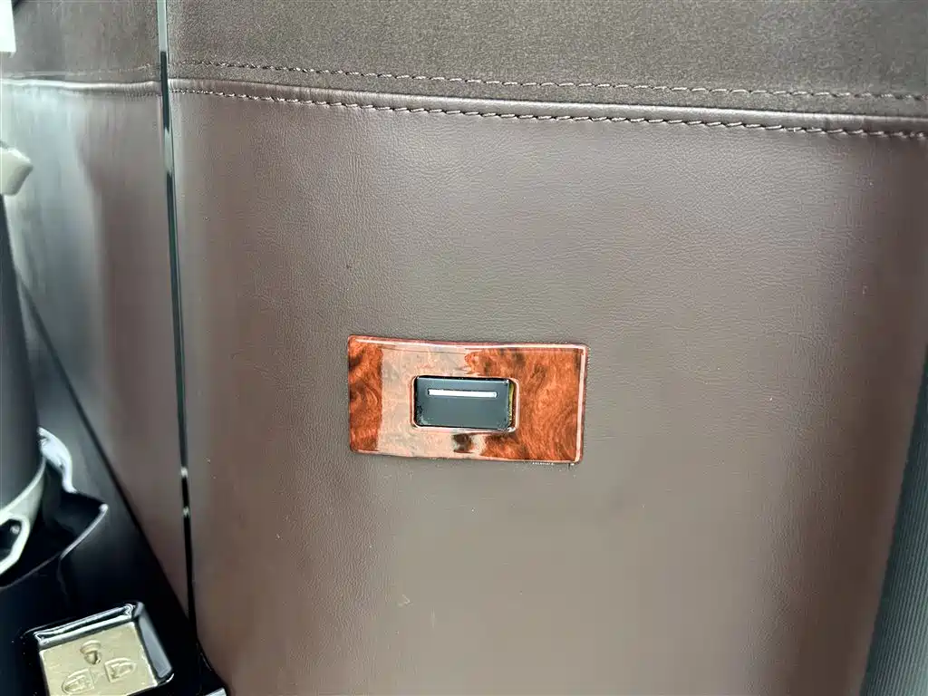 MERCEDES-BENZ V CLASS