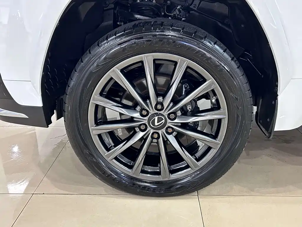 Lexus LX 2023 600