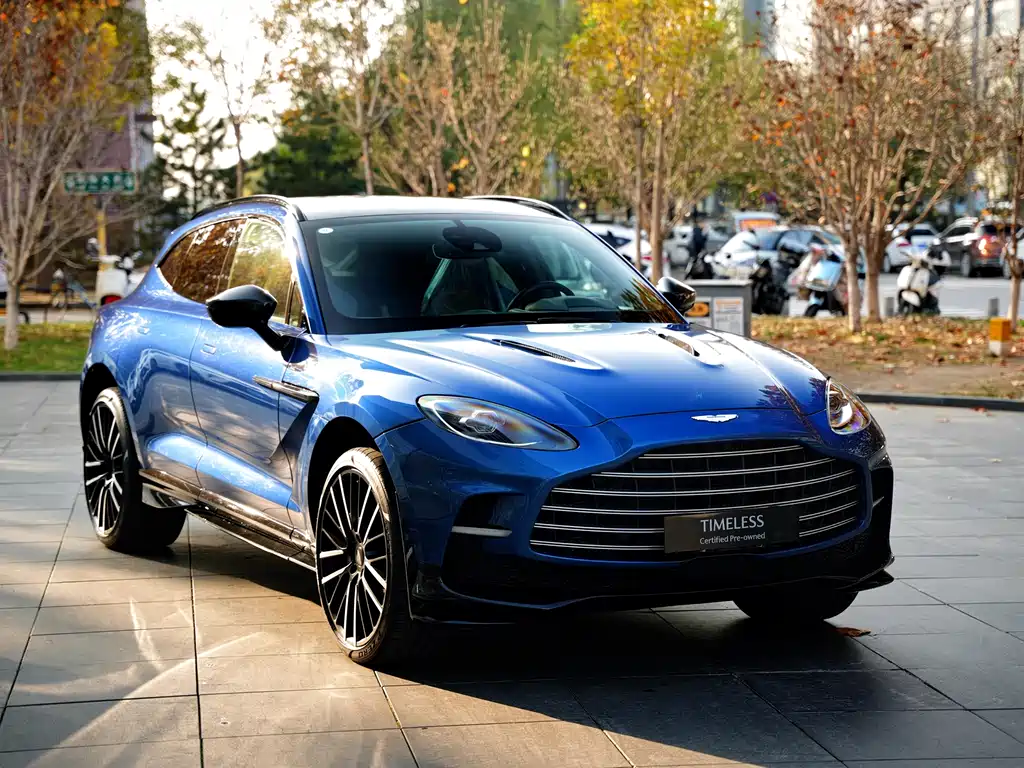 Aston Martin DBX 2025