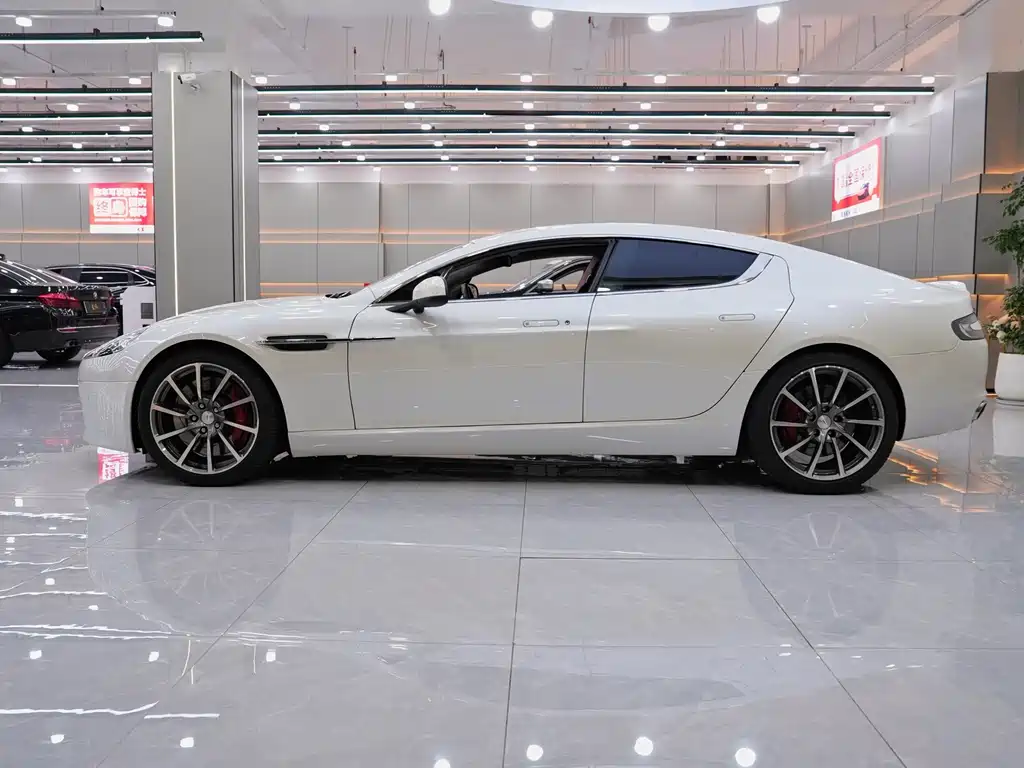 ASTON MARTIN RAPIDE