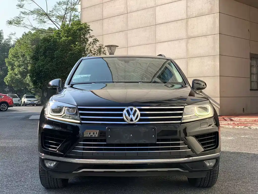 VOLKSWAGEN TOUAREG