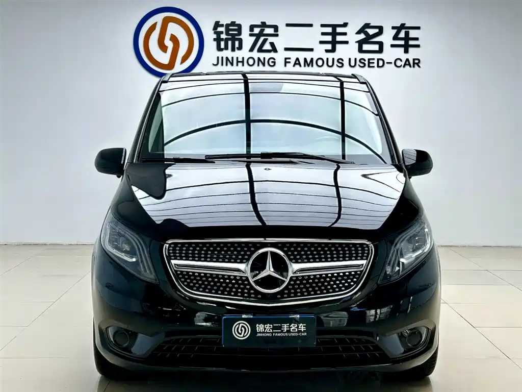 Mercedes-Benz Vito 2023 2.0T Elite 7 мест