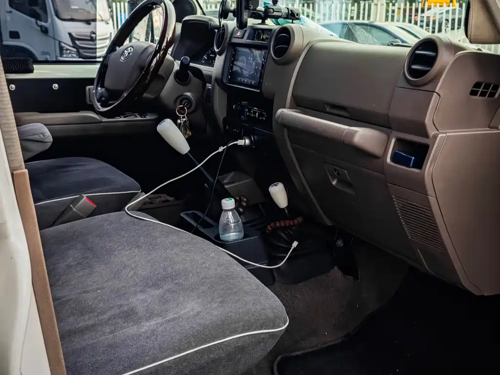Toyota Land Cruiser LC76 2010 4.0L