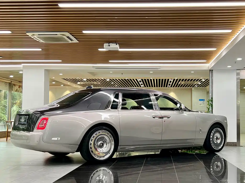 ROLLS-ROYCE PHANTOM