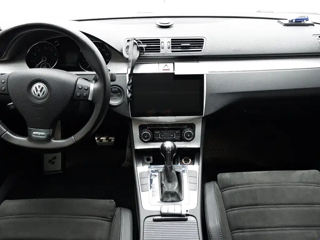 Volkswagen Passat 2008 R36