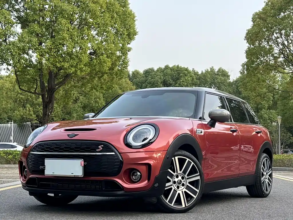 MINI CLUBMAN 2023 модельного года, обновленная версия 2.0T COOPER S Connoisseur 15000 km 2024