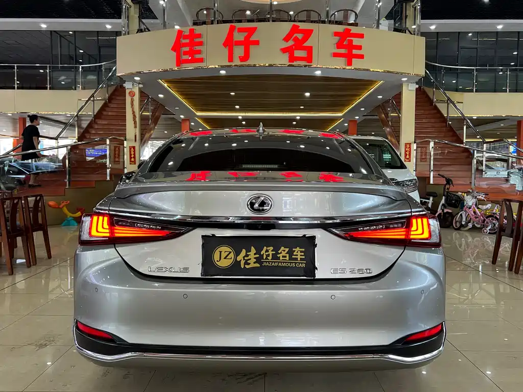 LEXUS  ES