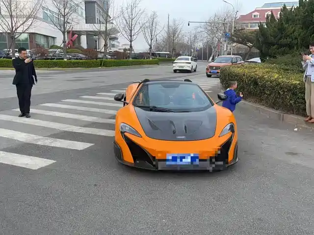 MCLAREN  12C 2016