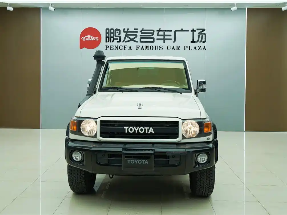 Toyota Land Cruiser LC79 2022 4.0L MT