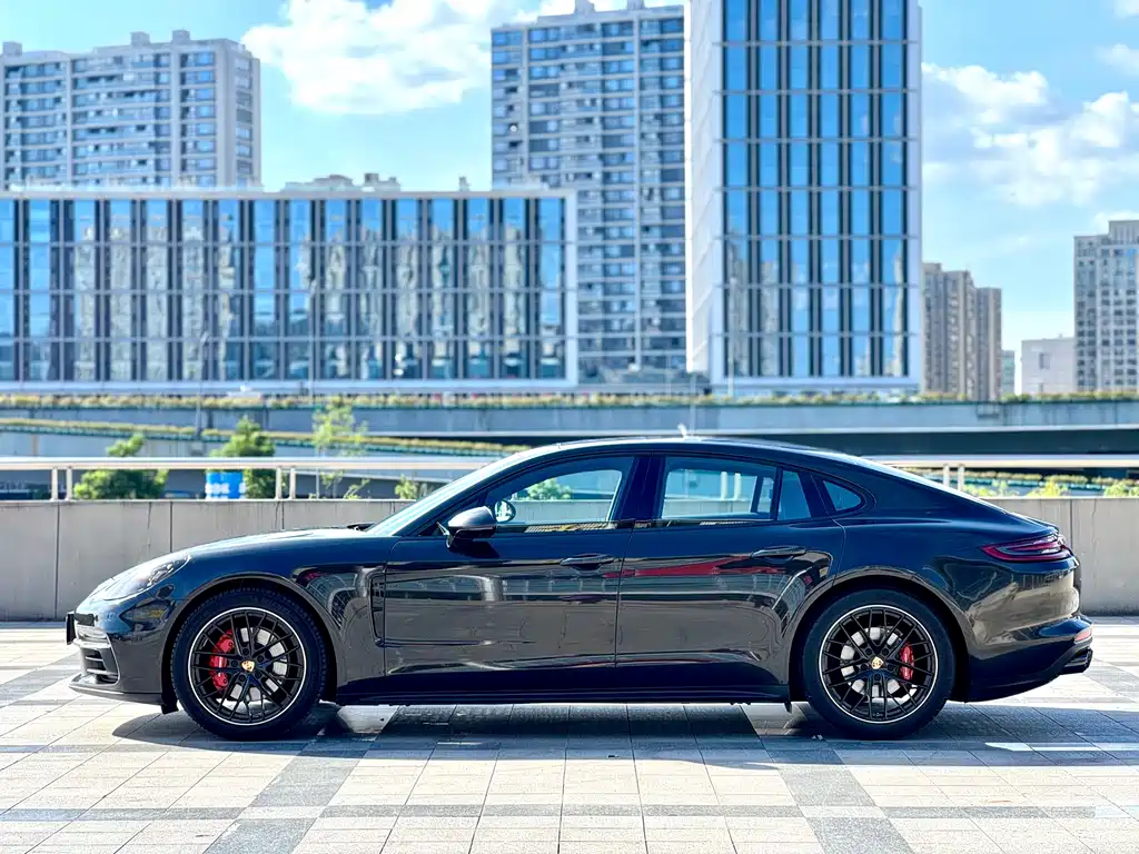 PORSCHE PANAMERA