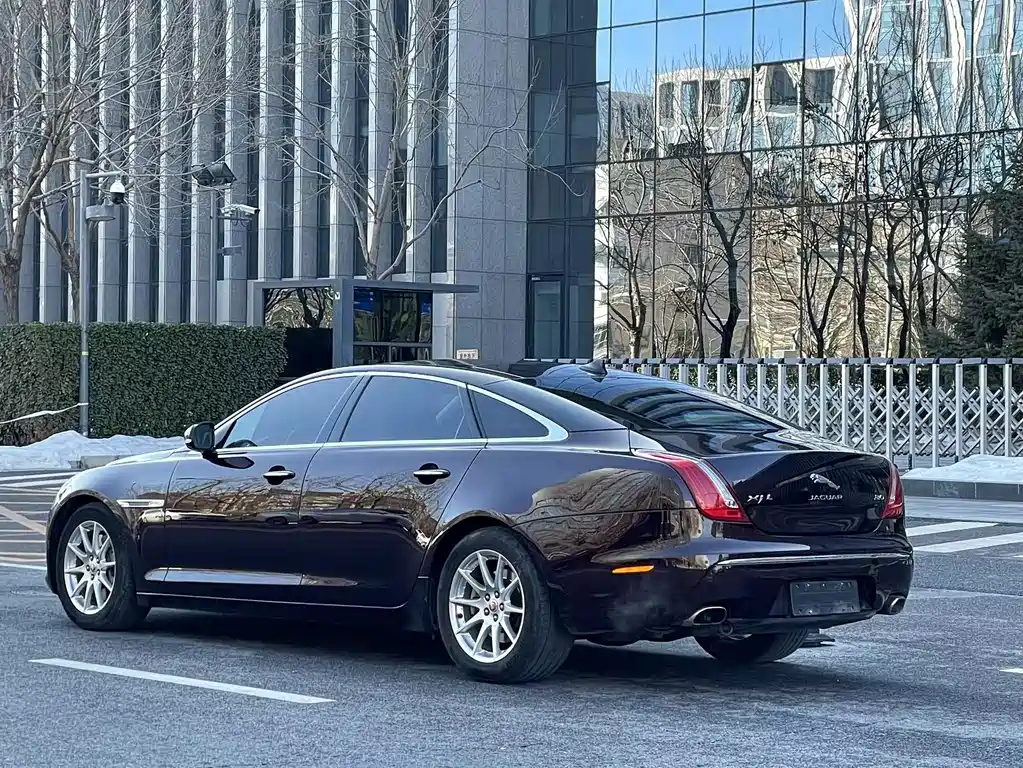 JAGUAR XJ