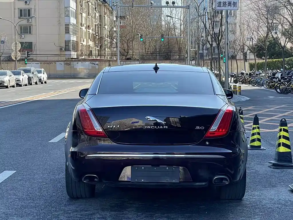 JAGUAR XJ