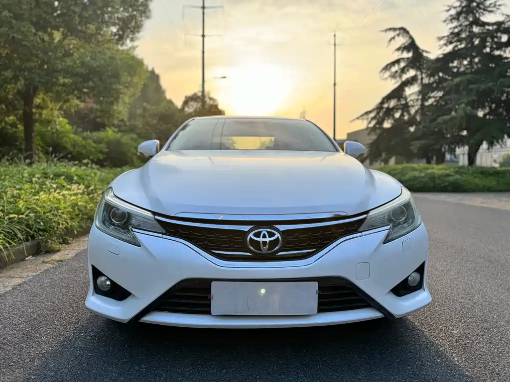 Toyota Reiz 2014