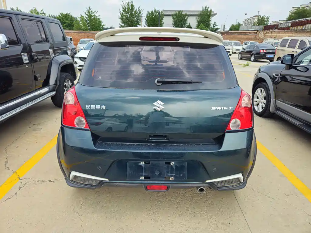 SUZUKI SWIFT