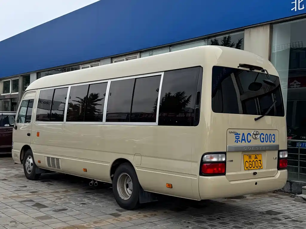 Toyota Coaster 2017 4.0L MT