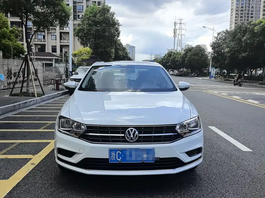 VOLKSWAGEN BORA
