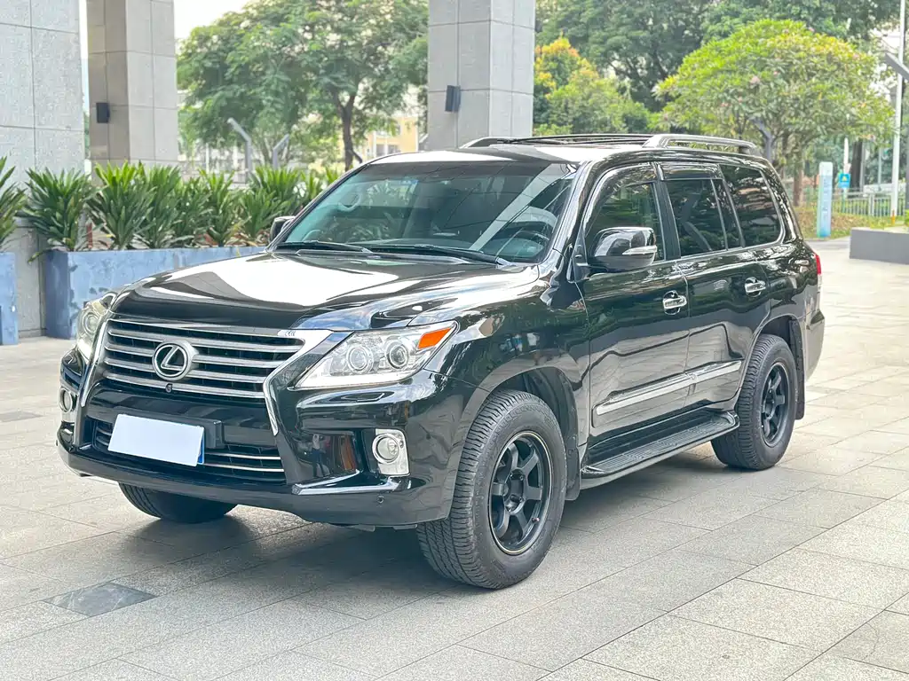 Lexus LX 2013