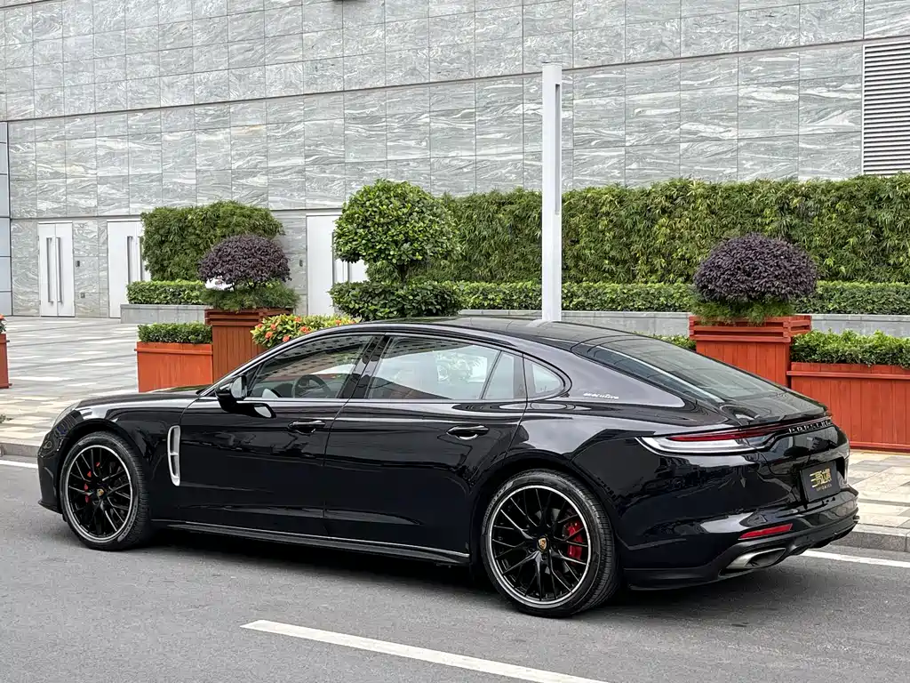 PORSCHE PANAMERA