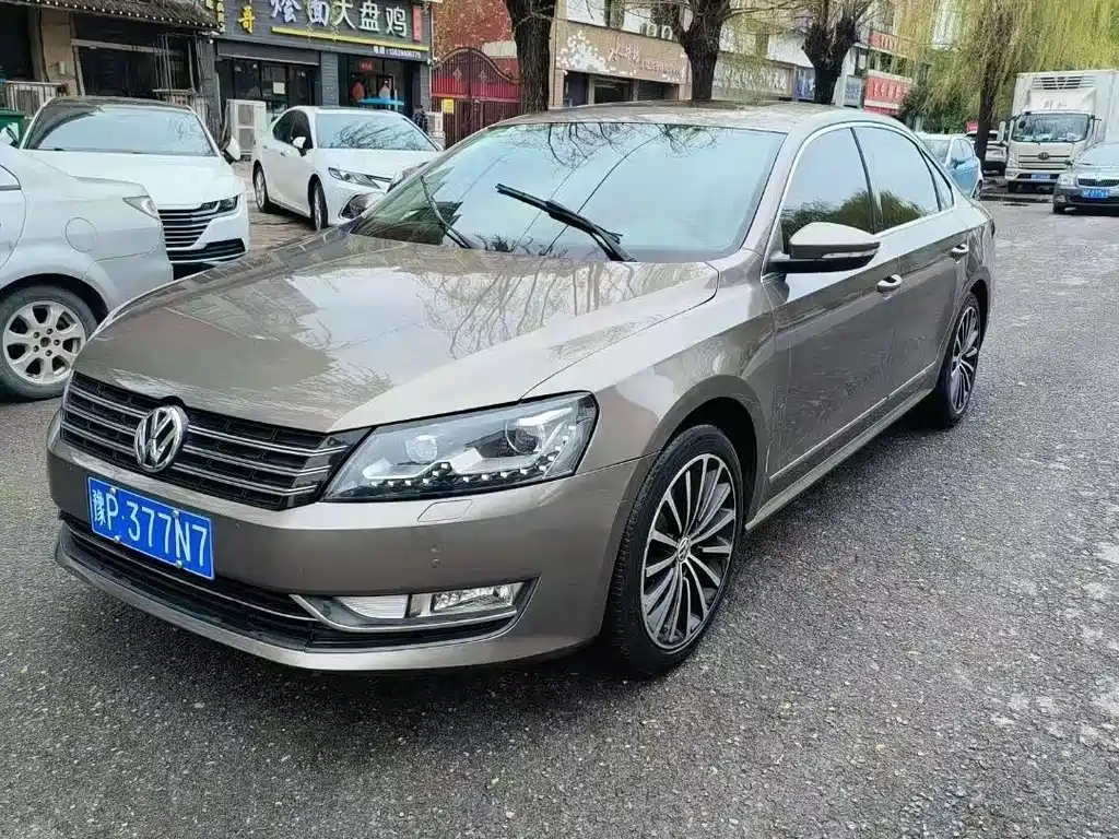 VOLKSWAGEN PASSAT