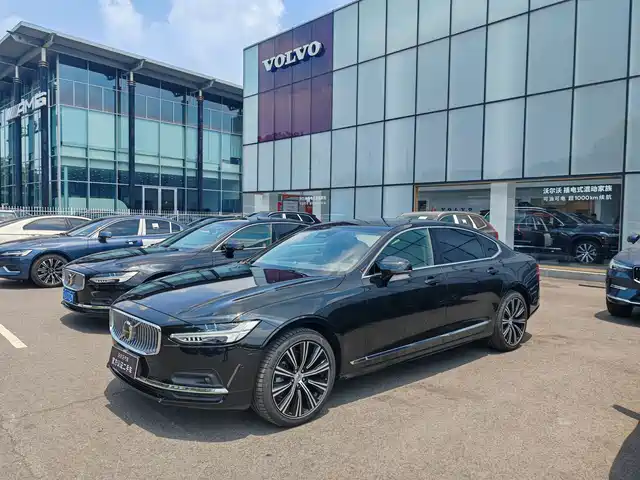 VOLVO S90 2025