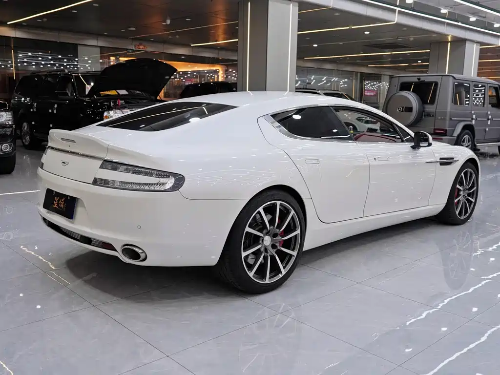 ASTON MARTIN RAPIDE