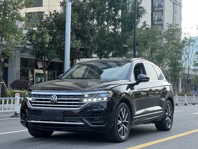 VOLKSWAGEN TOUAREG