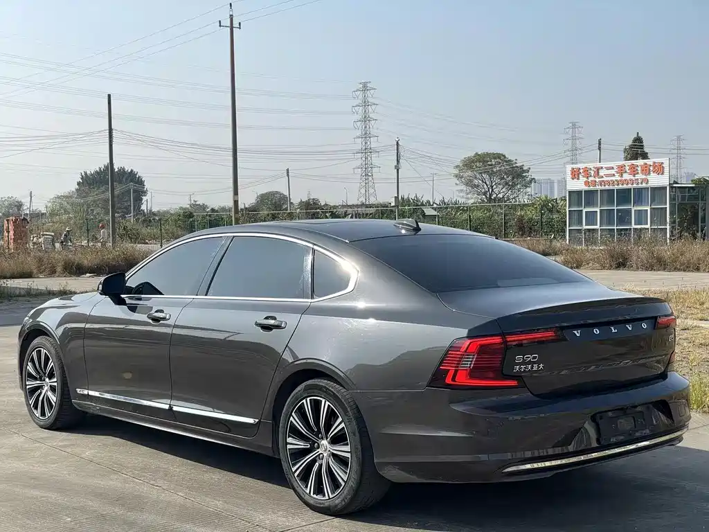 VOLVO S90