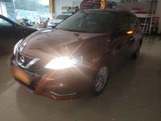 NISSAN TIIDA