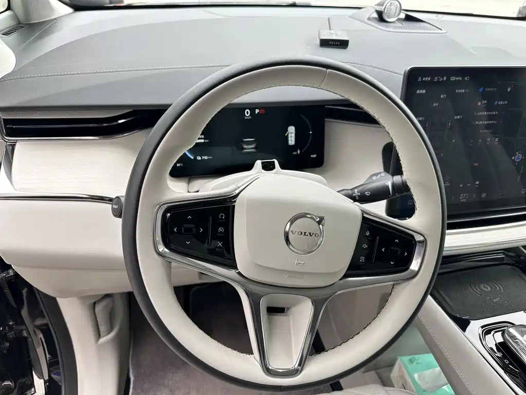 Volvo EM90 2025 Ultra мест