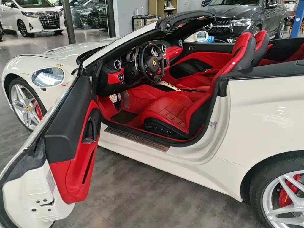 FERRARI CALIFORNIA T