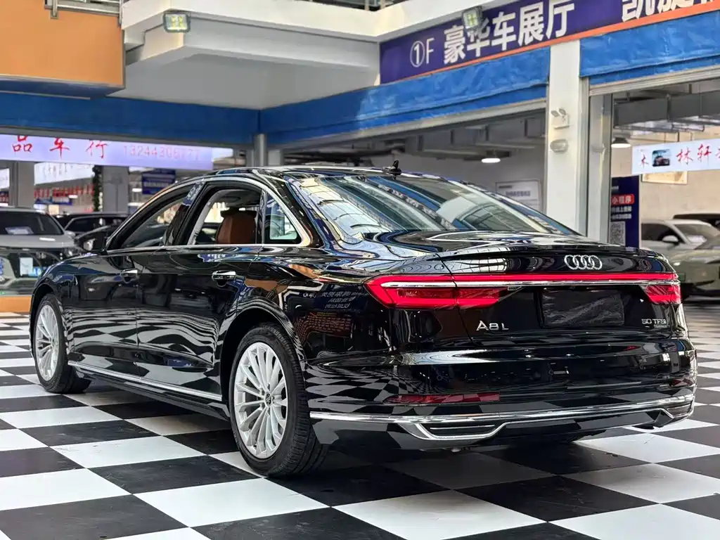 AUDI A8