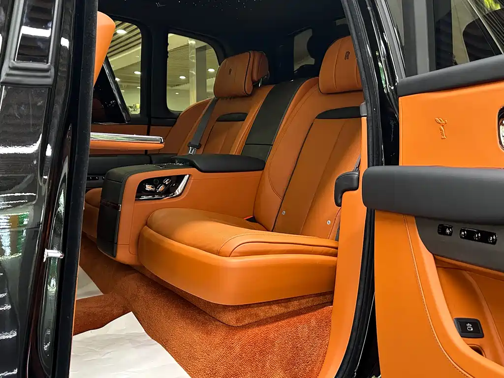 Rolls-Royce Cullinan 2024 мест