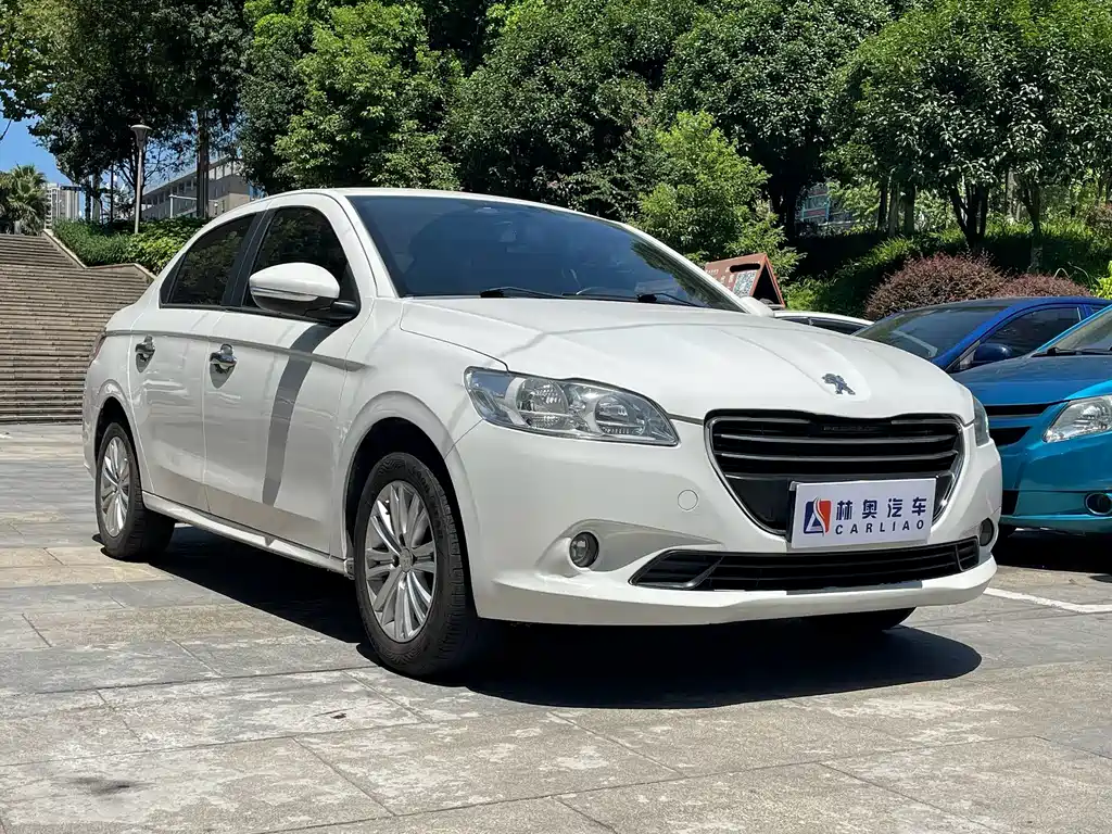 Peugeot 301 1.6L Manual Luxury Edition, фото 3