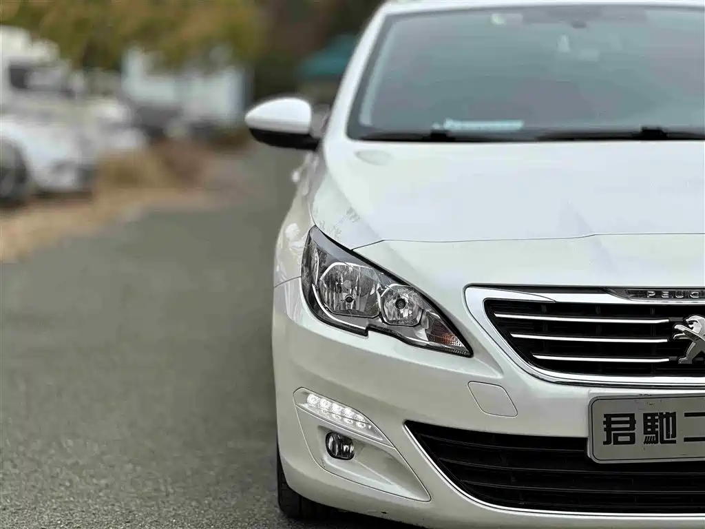 PEUGEOT  408